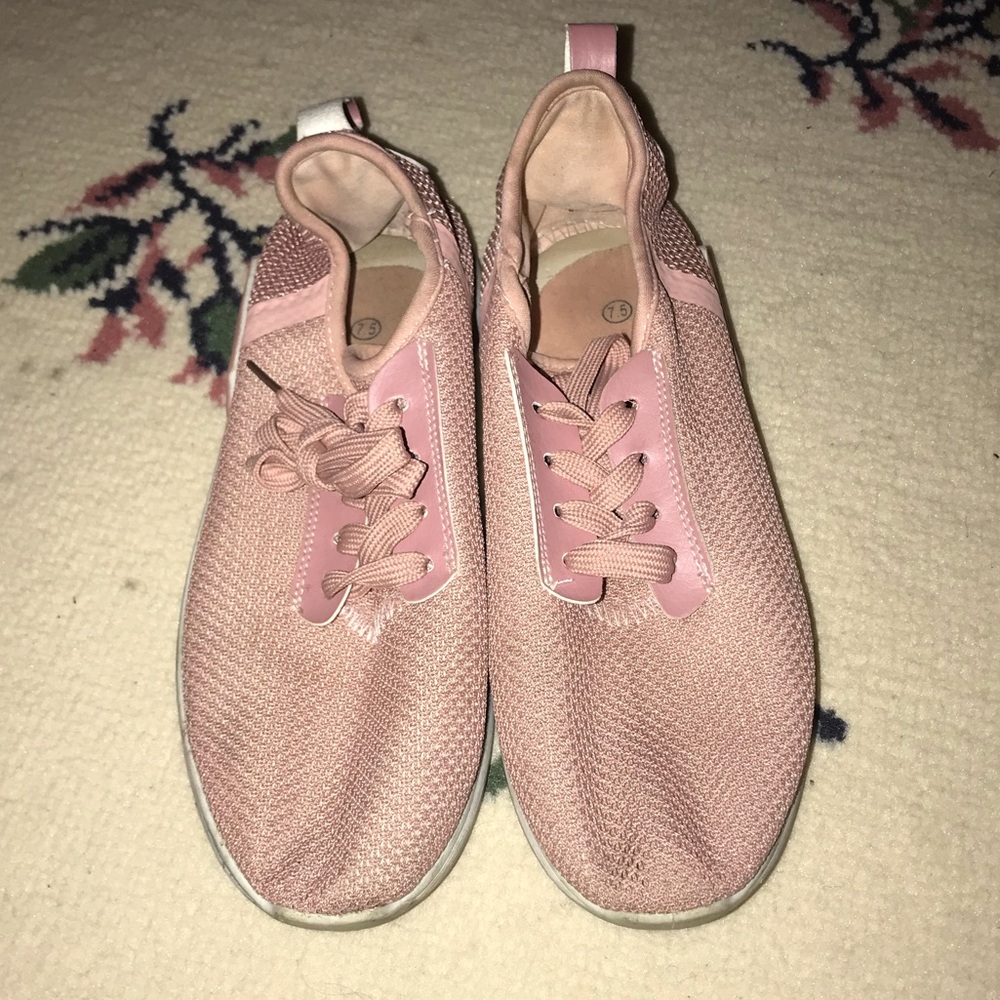 Puma Womens Mesh Sneakers💕